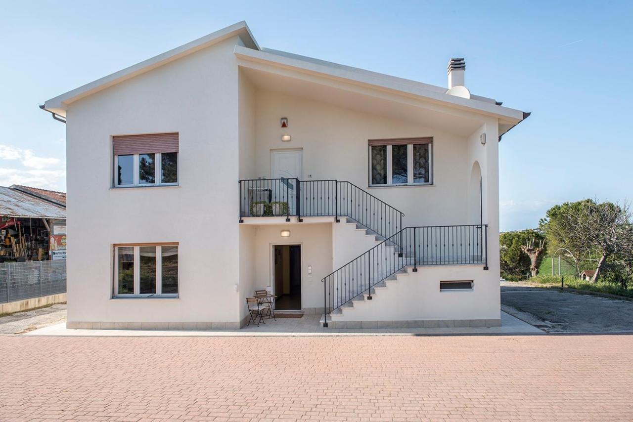 A11 - Varano, Delizioso Trilocale Con Giardino Ancona Exterior photo
